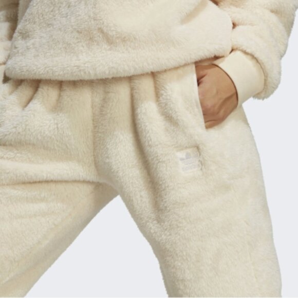 Brand New Adidas ESSENTIALS+ FLUFFY TEDDY PANTS - Picture 11 of 12
